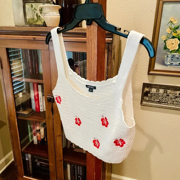 Wild Fable crocheted hibiscus flower tropical crop top tank SZ L white pink - Picture 3 of 7